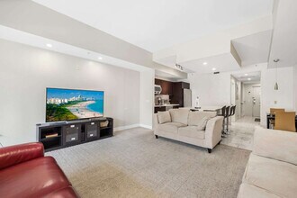 5300 NW 87th Ave in Doral, FL - Building Photo - Building Photo
