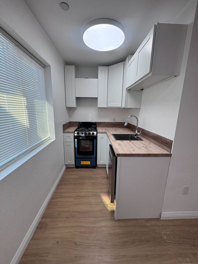 1906 Filson St UNITS A, B, C in Bakersfield, CA - Building Photo - Building Photo