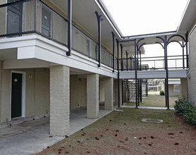 Hudson Square Apartments in Baton Rouge, LA - Building Photo - Building Photo