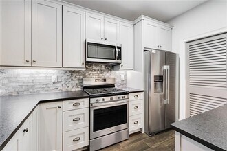 240 Renaissance Pkwy NE in Atlanta, GA - Building Photo - Building Photo