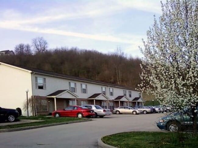 property at 840 Briarview Dr