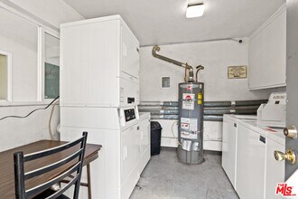 115 N Oak St in Inglewood, CA - Building Photo - Building Photo