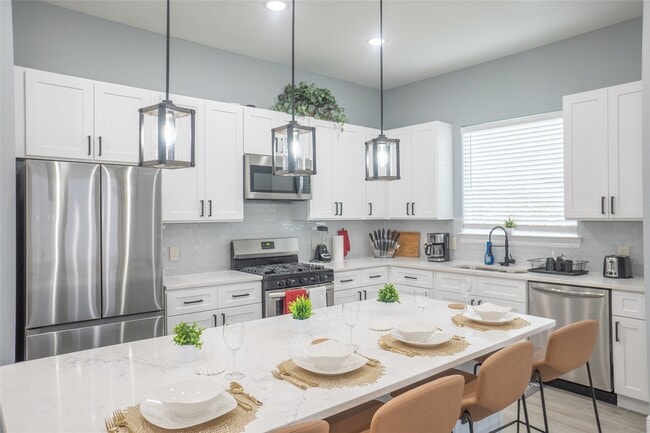 2214 Des Chaumes St
