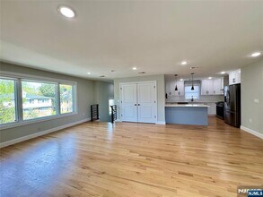 105 Feronia Wy in Rutherford, NJ - Building Photo - Building Photo