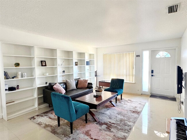 704 NW 3rd Ave in Pompano Beach, FL - Building Photo - Building Photo