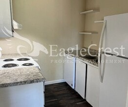 320NEC, Unit A in College Place, WA - Foto de edificio - Building Photo