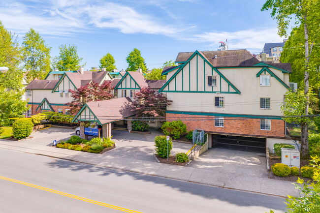 Sunnyside Manor in Surrey, BC - Building Photo - Building Photo