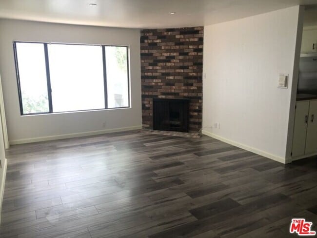 1640 S Bentley Ave in Los Angeles, CA - Building Photo - Building Photo