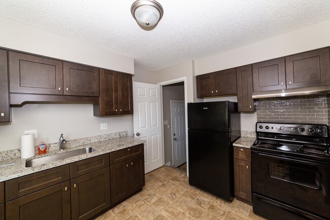 905 Emma Ave in Des Moines, IA - Building Photo - Building Photo