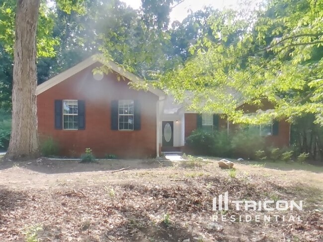 85 Parkwood Dr in Covington, GA - Foto de edificio - Building Photo