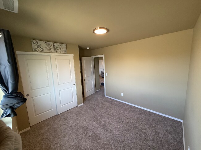 216 E Montmorency Blvd in George, WA - Building Photo - Building Photo