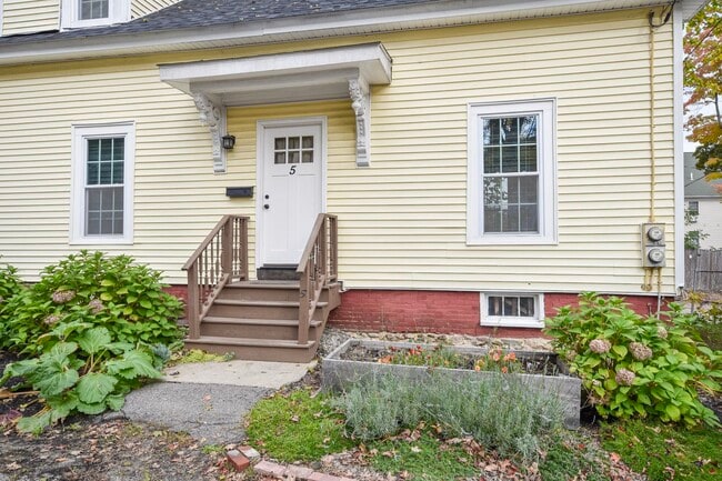 property at 5 Fern Ct