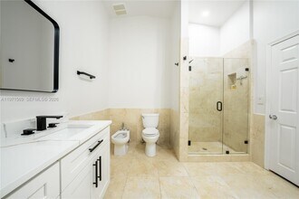 3736 NE 166th St in Miami, FL - Building Photo - Building Photo