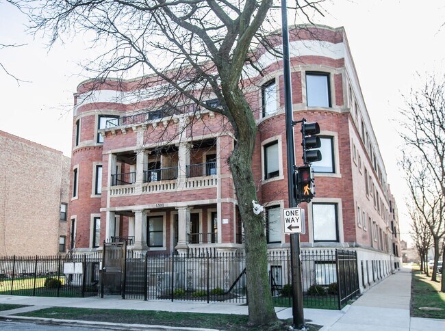 353 E 45th St in Chicago, IL - Building Photo - Building Photo