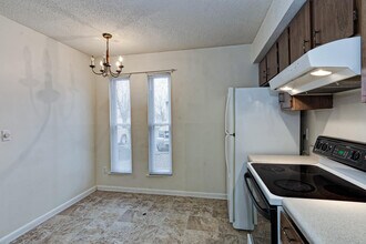 3771 Heathrow Dr in Winston-Salem, NC - Foto de edificio - Building Photo