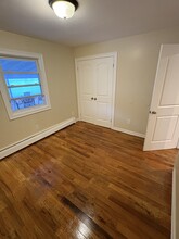 16049 122nd Ave, Unit 2 br 1 ba in Jamaica, NY - Foto de edificio - Building Photo