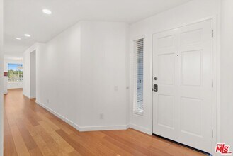 4643 E 4th St in Long Beach, CA - Building Photo - Building Photo