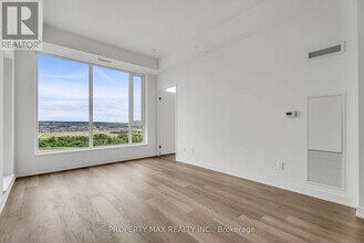 2 David Eyer Rd in Richmond Hill, ON - Building Photo - Building Photo