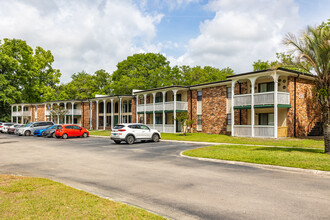 Donaree Village in North Charleston, SC - Foto de edificio - Building Photo