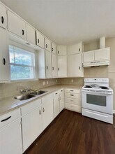 813 Nursery St in Clute, TX - Building Photo - Building Photo