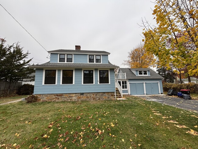 property at 2 Scofield Pl