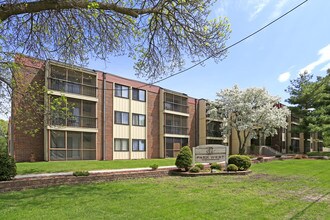 Park West Apartments in St. Louis Park, MN - Foto de edificio - Building Photo