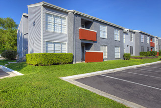 Windbury Apartments in San Antonio, TX - Building Photo - Building Photo