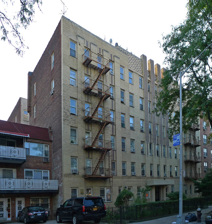 387 Ocean Parkway in Brooklyn, NY - Building Photo