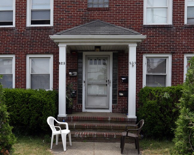 825 Central Ave in Pawtucket, RI - Foto de edificio - Building Photo
