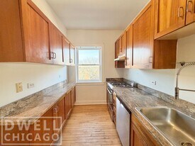 7033 N Sheridan Rd, Unit #2N in Chicago, IL - Building Photo