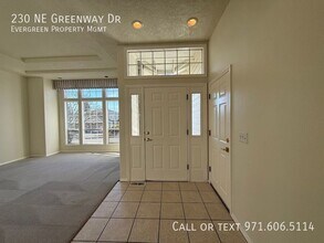 230 NE Greenway Dr in Gresham, OR - Building Photo - Building Photo