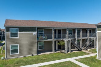 Midtown Apartments in Victoria, TX - Foto de edificio - Building Photo