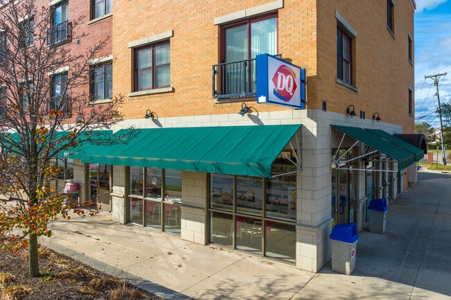 543-551 Pontiac Trail in Walled Lake, MI - Building Photo - Building Photo