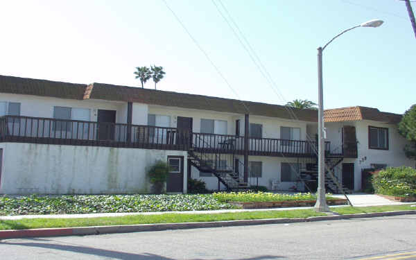 709 Palm Ave in Huntington Beach, CA - Building Photo - Building Photo