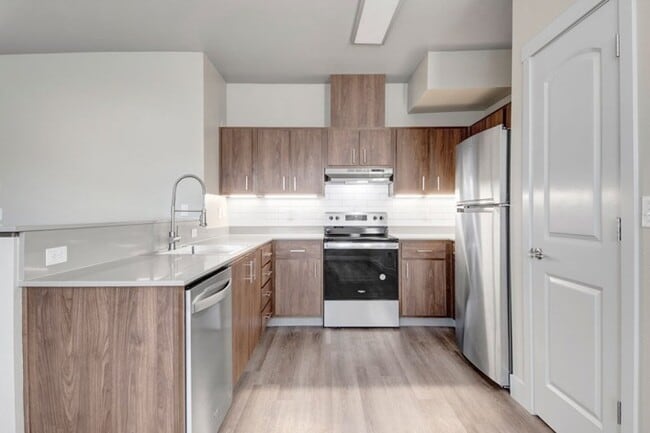 River Ridge Apartments in Tualatin, OR - Building Photo - Building Photo