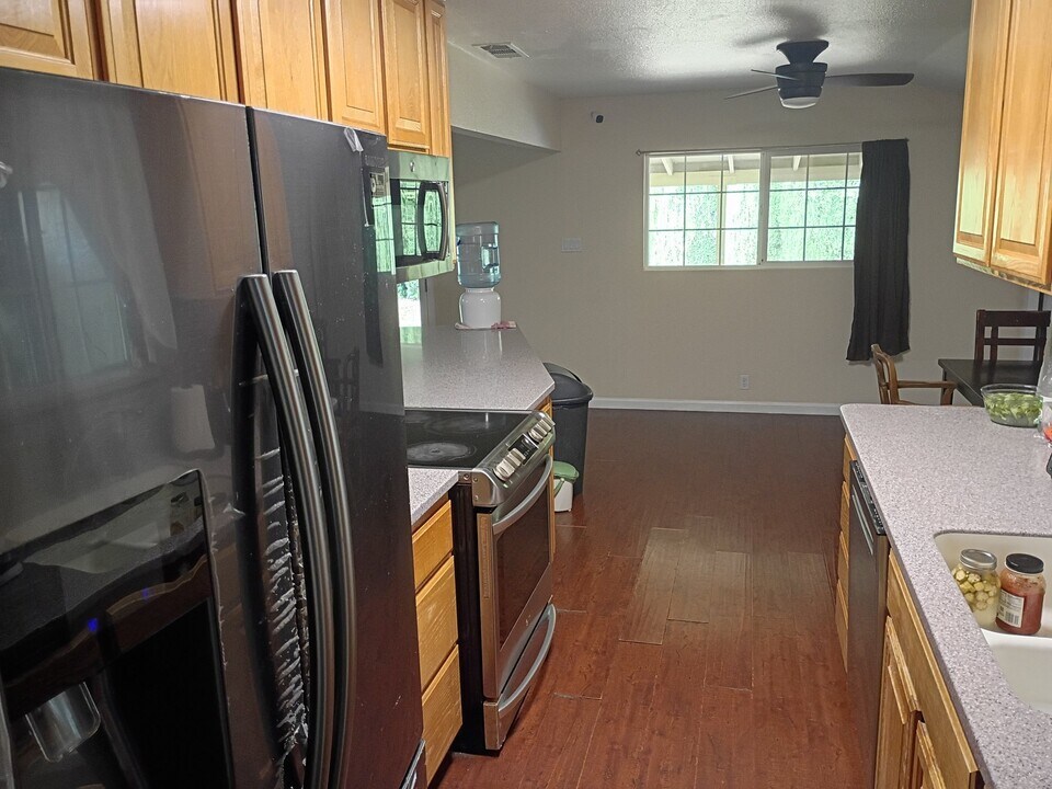 10512 Glenview Way in Rancho Cordova, CA - Building Photo