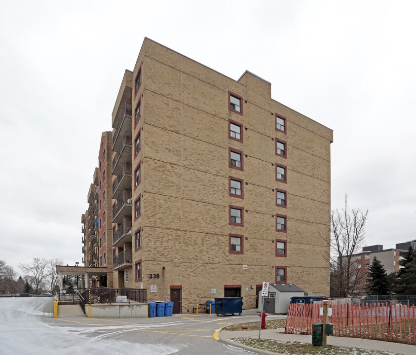 238 Willow Rd in Guelph, ON - Building Photo