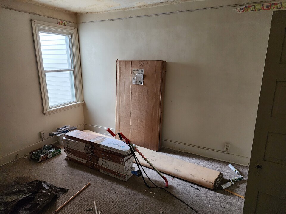 304 Main St in Hellertown, PA - Building Photo