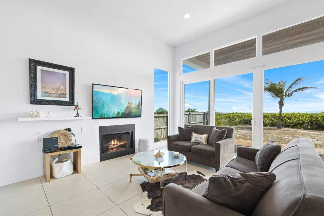 141 S Atlantic Ave in Cocoa Beach, FL - Building Photo