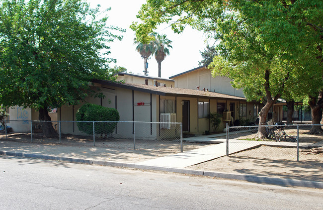 3652 E Clay Ave in Fresno, CA - Building Photo - Building Photo