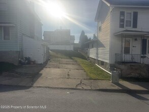 2001 Price St in Scranton, PA - Building Photo - Building Photo
