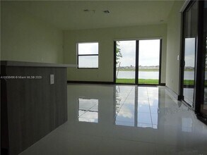 8853 NW 155th Ter in Miami Lakes, FL - Building Photo - Building Photo