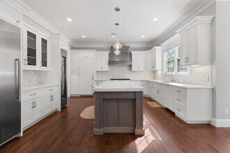 10 Fox Hill Rd in Newton, MA - Building Photo - Building Photo