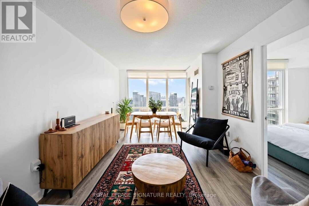 11 Brunel Ct in Toronto, ON - Building Photo