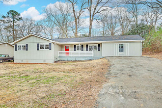 103 Zion Wood Rd in Loganville, GA - Building Photo - Building Photo