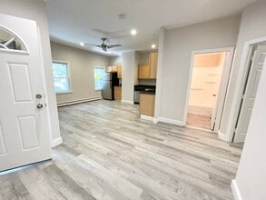 170 Bolton St, Unit 1 in Boston, MA - Building Photo - Building Photo