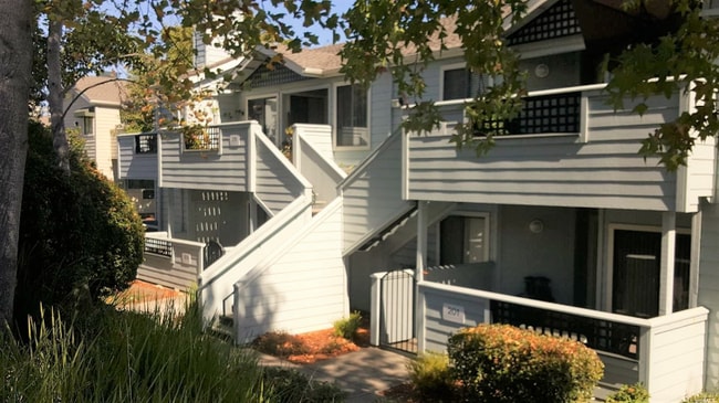 1201 Glen Cove Pkwy in Vallejo, CA - Foto de edificio - Building Photo