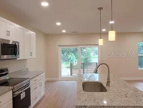 1977 Freedom Dr in Clearwater, FL - Building Photo - Building Photo