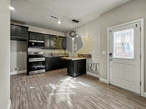 1132 S Simon St in Visalia, CA - Building Photo - Building Photo