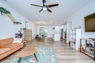 1051 44th St S in St. Petersburg, FL - Building Photo - Building Photo